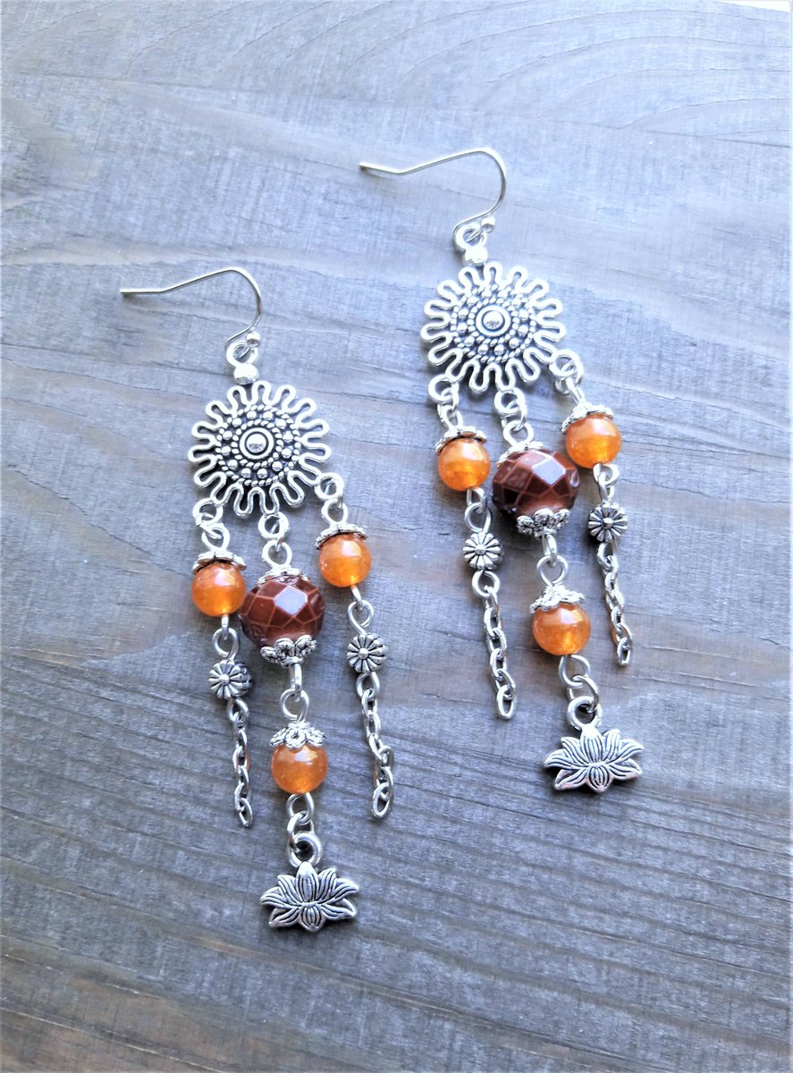 Earthymesia's tweet photo. 🌻Chandelier Earrings.
Opaque Brown Crystal, Dark Amber Orange Aventurine, Chain, &amp; Dainty Lotus Flower Charm Beaded. Sun Charm Drop Earrings.
🌿https://t.co/ZpKScUIluk

#handmade #earrings #jewelry #beaded #sun #floral #bohochic #bohojewelry #bohemian #gifts https://t.co/pIwR9F5OEK
