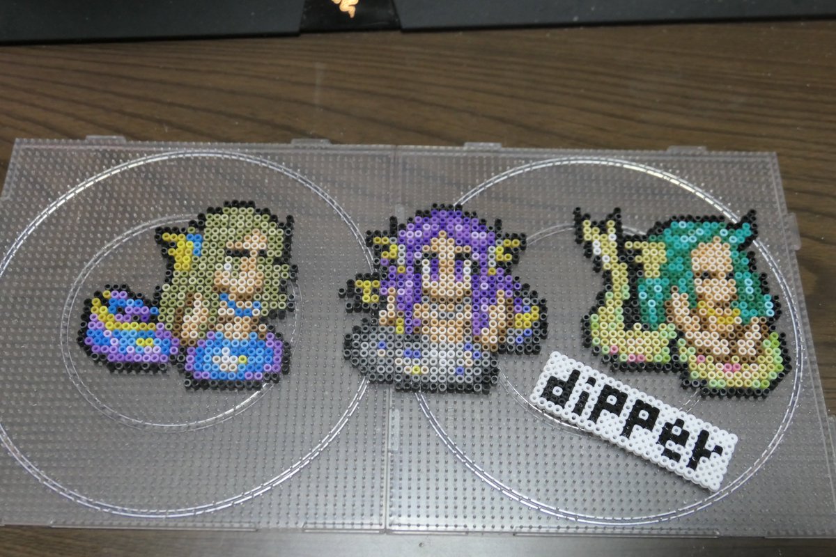 Dipper ロマサガ２ キャラコンプ企画 ネレイドたちです 人魚薬をつくる過程で出会う彼女らですが 手を綺麗にしておかないと嫌われてしまいます モール族と共にアリに乗っ取られないクラスですね ロマサガ2裸族筆頭で ドットが可愛い アイロン