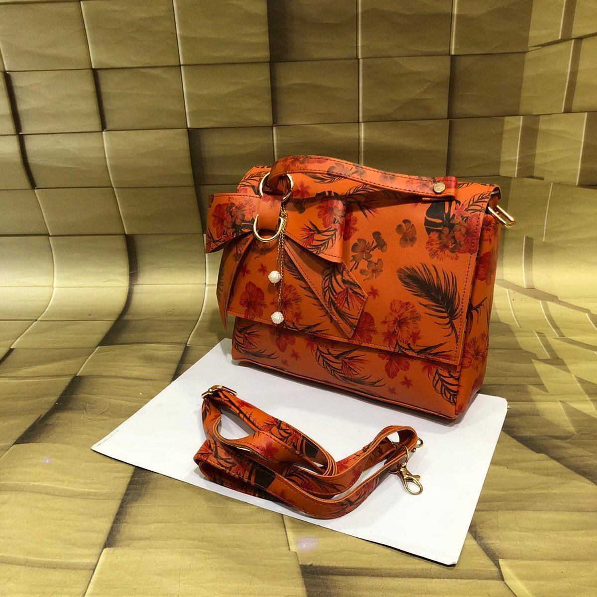 pr1nce25's tweet photo. Baker Sling Bag Imported material  with flowers print Sling plus hand bag with long belt #begcantik #casualbag #backpack #slingbag #bucketbag #handbag #wallet #purse #fashion #totebag #slingbag #handbag #slingbag #handbagmurah
ShopNow: https://t.co/FfU7VPj6Rm Con Us: 8122241506 https://t.co/sooUNajP6K