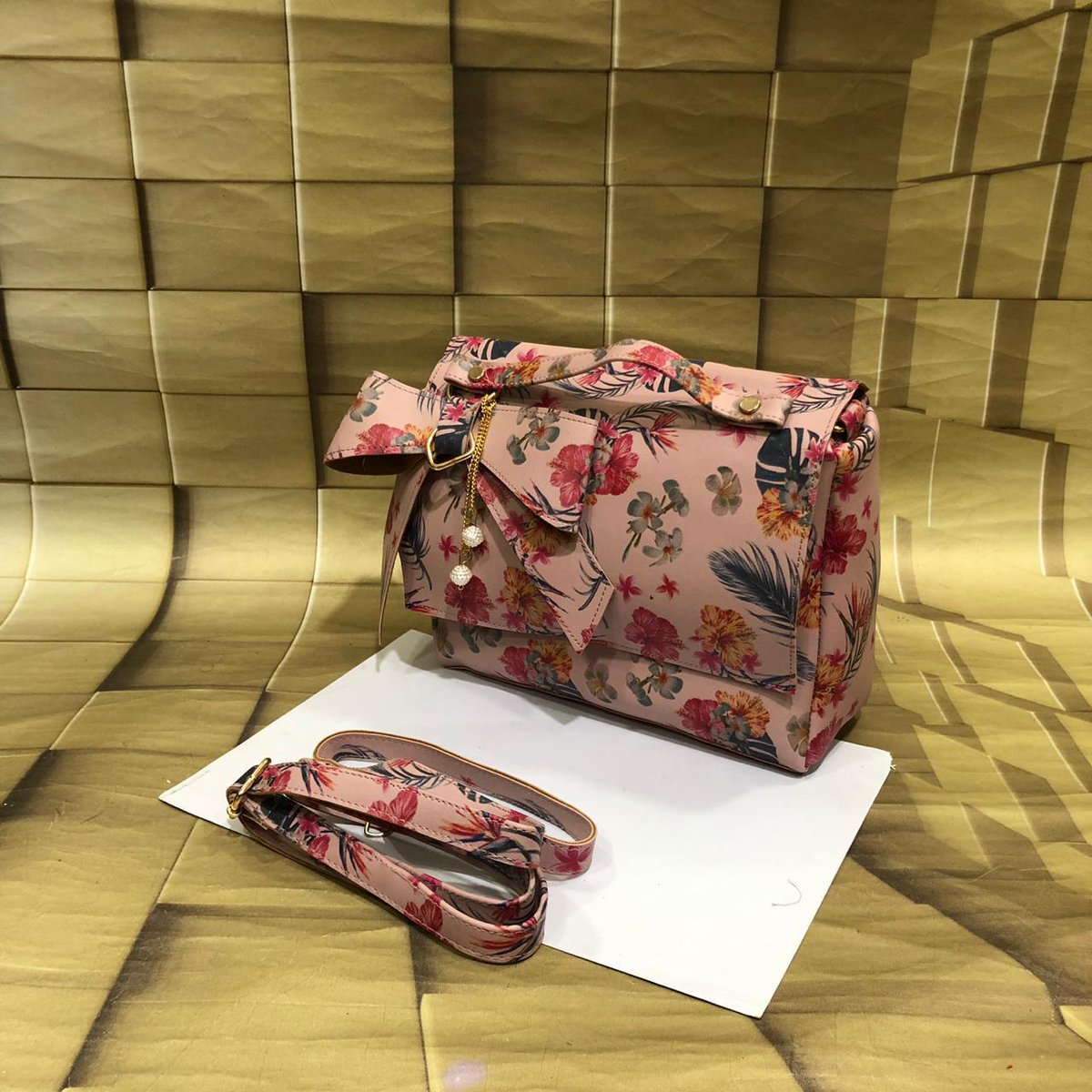 pr1nce25's tweet photo. Baker Sling Bag Imported material  with flowers print Sling plus hand bag with long belt #begcantik #casualbag #backpack #slingbag #bucketbag #handbag #wallet #purse #fashion #totebag #slingbag #handbag #slingbag #handbagmurah
ShopNow: https://t.co/FfU7VPj6Rm Con Us: 8122241506 https://t.co/sooUNajP6K