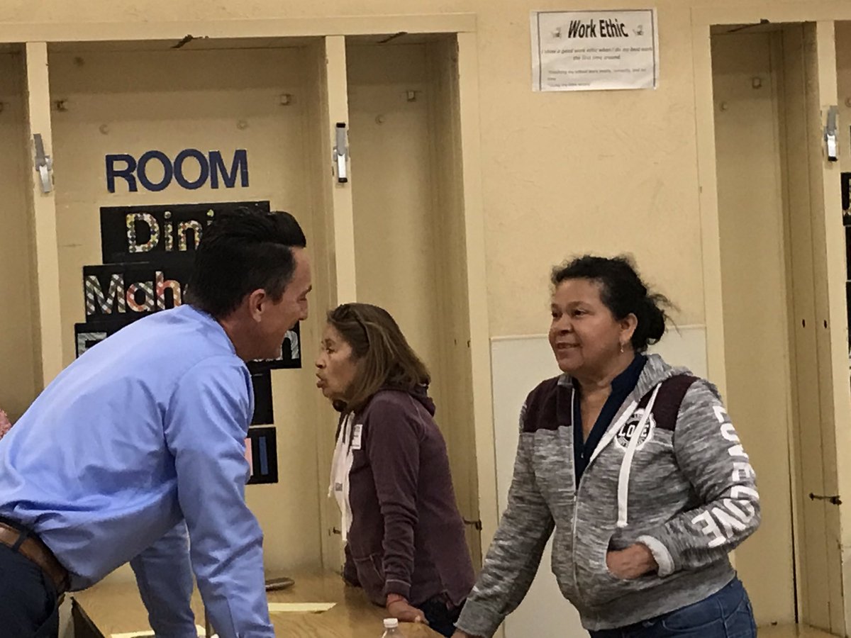 ceckenroth1's tweet photo. Parents network at the DELAC meeting today.  #WeAreSnowline #bettertogether https://t.co/REhT484RAB