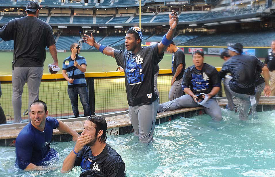 olivasjulian's tweet photo. Pool Curse going strong 🤠

#Dbacks #Dodgers https://t.co/o1JglJJE7G