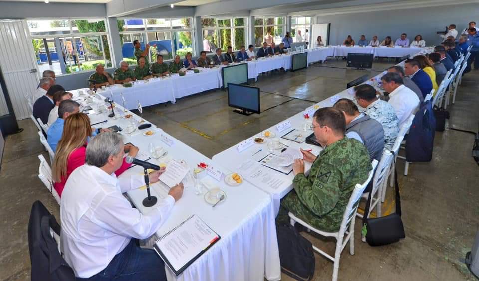 En Villa Ocampo, realizamos la Reunión de la Mesa Interestatal para la Construcción de la PAZ y SEGURIDAD; #Durango, #Coahuila y #Chihuahua, firmaron el Acuerdo Marco de Cooperación Interinstitucional en Seguridad Publica. 
#ConstruyendoSeguridad