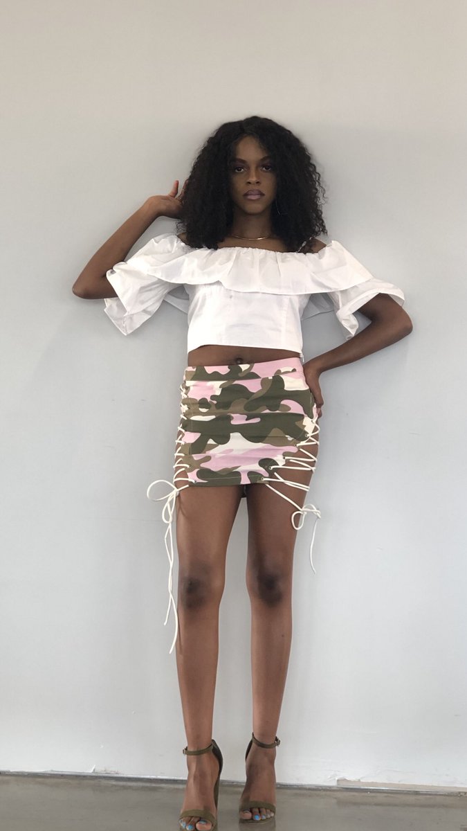 sargierhonel5's tweet photo. Long Legs 🦵🏽Give Thé Best View😍
#beyonce @rihanna @Beyonce @NaomiCampbell
#rihanna #tyrabanks #kimkardashian #jayz #drake #elitemodelmanagement #fordmodels #imgmodels #modelscount #newyorkmodels #wilhelminamodels #photography #model #unsignedartist #viral #explore #trending https://t.co/9zPL5wLnsi