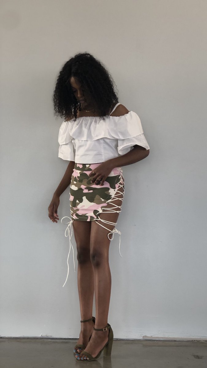 sargierhonel5's tweet photo. Long Legs 🦵🏽Give Thé Best View😍
#beyonce @rihanna @Beyonce @NaomiCampbell
#rihanna #tyrabanks #kimkardashian #jayz #drake #elitemodelmanagement #fordmodels #imgmodels #modelscount #newyorkmodels #wilhelminamodels #photography #model #unsignedartist #viral #explore #trending https://t.co/9zPL5wLnsi