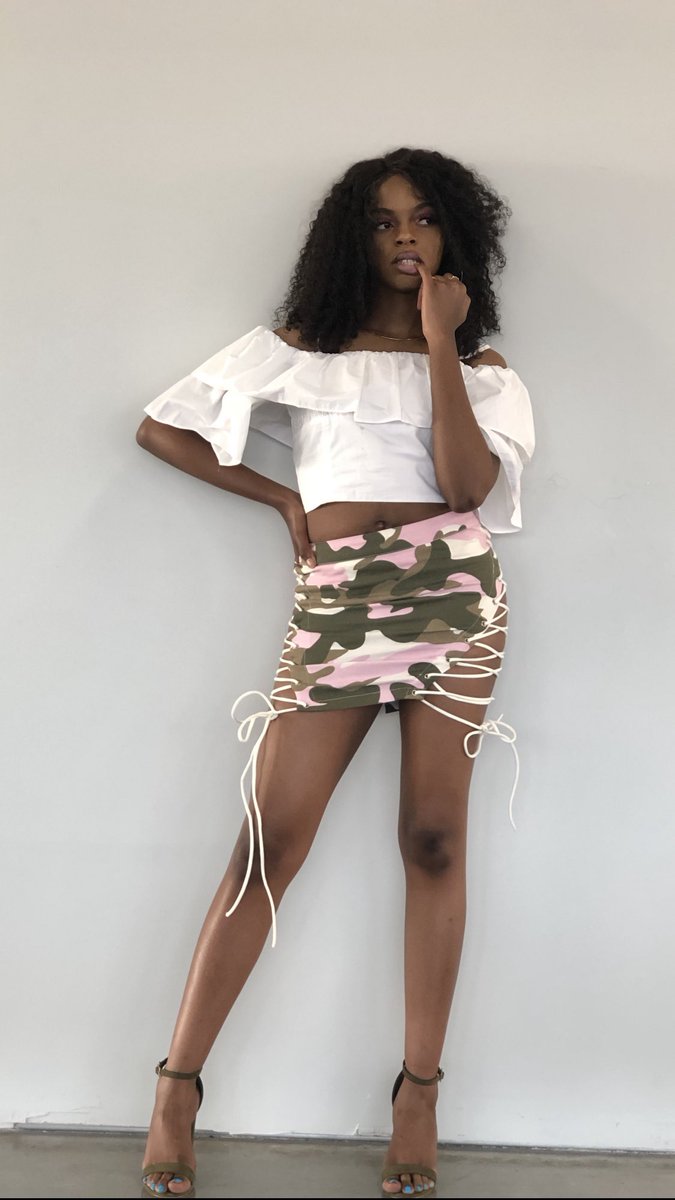 sargierhonel5's tweet photo. Long Legs 🦵🏽Give Thé Best View😍
#beyonce @rihanna @Beyonce @NaomiCampbell
#rihanna #tyrabanks #kimkardashian #jayz #drake #elitemodelmanagement #fordmodels #imgmodels #modelscount #newyorkmodels #wilhelminamodels #photography #model #unsignedartist #viral #explore #trending https://t.co/9zPL5wLnsi