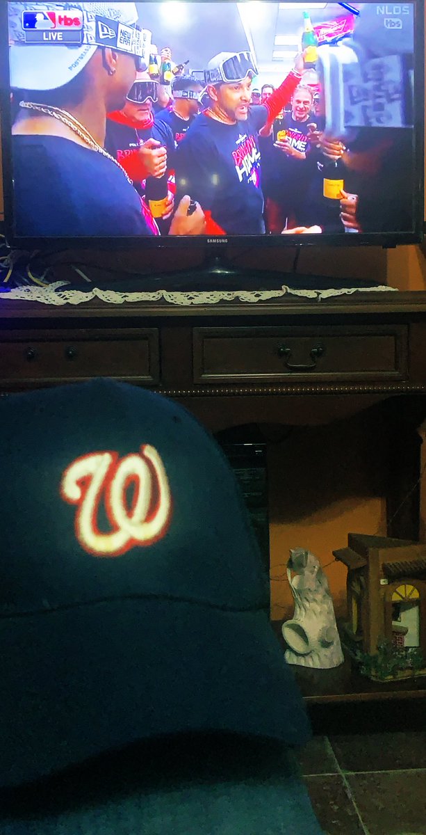 alberthmata's tweet photo. #STAYINTHEFIGHT what a game @Nationals #OnePersuit https://t.co/wZZiz4PYY8