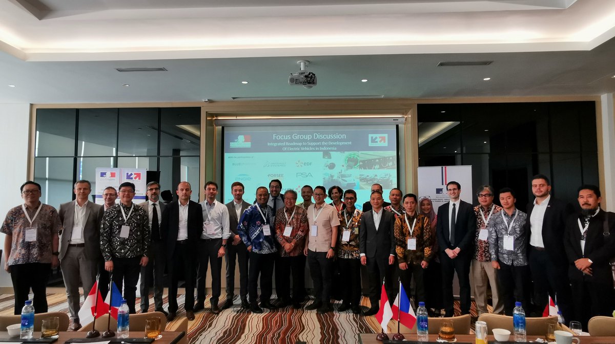BF_Indonesie's tweet photo. Congratulations to the Green Mobility French Delegation in Jakarta.
Looking Forward to Develop some projects and support Indonesian Governement and Industrial in order to develop the Electric Vehicles & Batteries Manufacturing in Indonesia.
#BusinessFrance #ElectricVehicles https://t.co/8XgT7ipdDu
