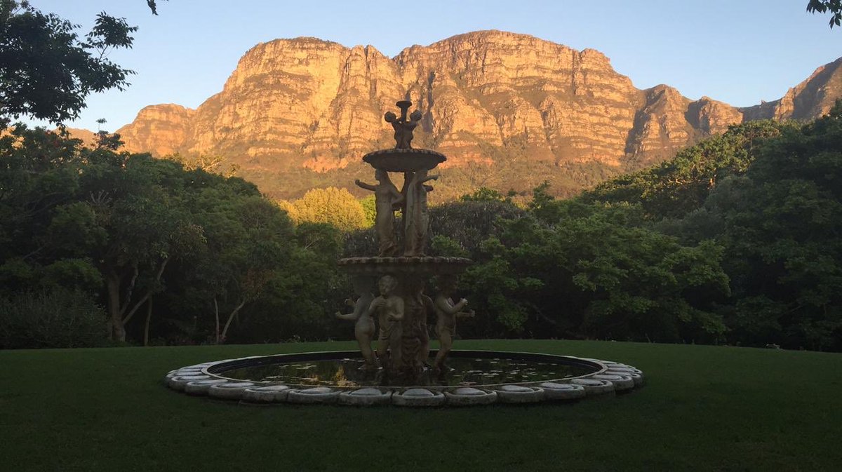 kriyaG's tweet photo. Aaaaahhh I’m missing the rain in JHB... it’s ok.. I’ll take this view instead! #helloCPT https://t.co/0wWasLd8aC