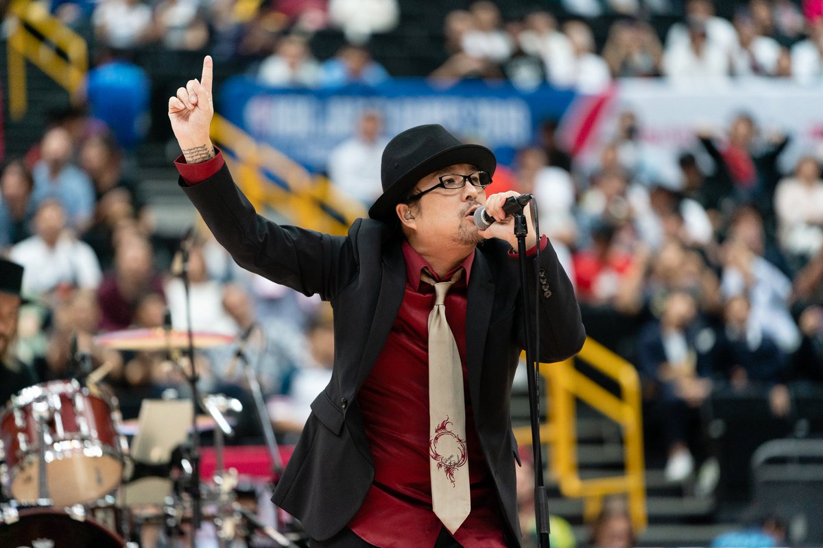 RakutenGroupJP's tweet photo. (*´Д`)θ <世界が終るまでは~♪
昨晩はNBAファン向けの「NBA Fan Night Presented by Rakuten」で、2015年殿堂入りのムトンボ選手などNBAレジェンドたちが登場!
上杉昇さん生歌による、あのバスケアニメ主題歌もスタジアム内に響き渡りました~。
#NBAJapanGames #NBAFanNight #諦めたら試合終了 https://t.co/O3XNLC1nhA