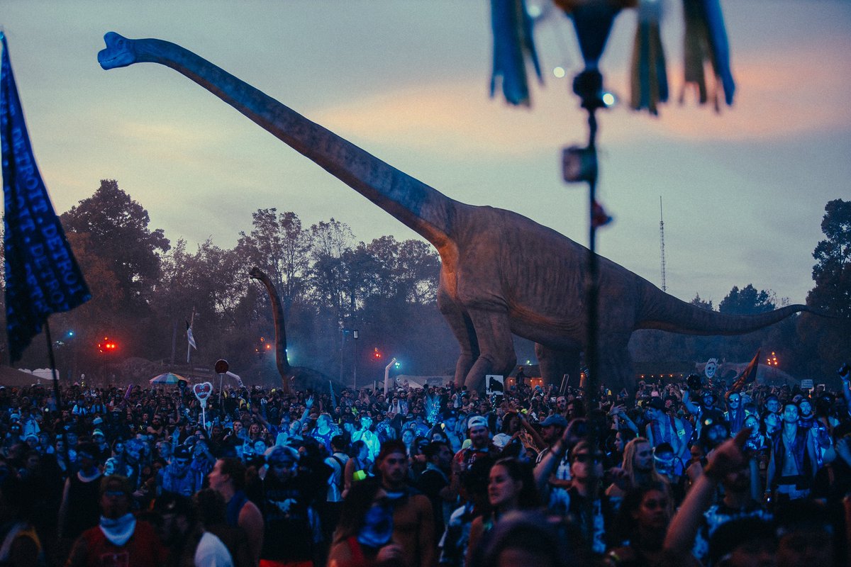 OfficialBTSM's tweet photo. Who misses this view? 😢🦕 https://t.co/nNaqJUwQ9L