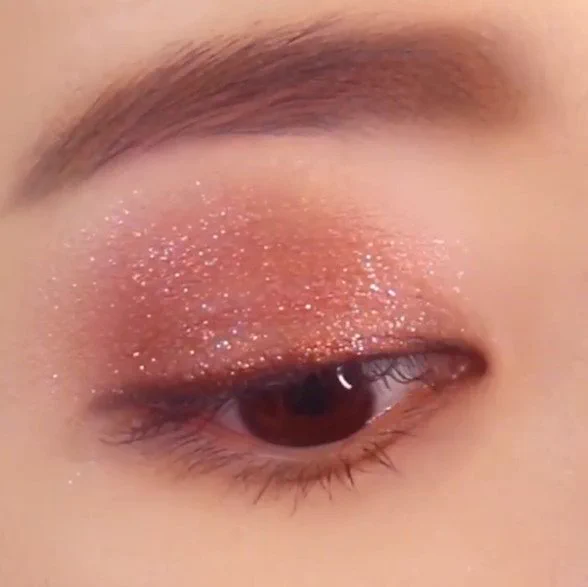 秋冬メイクにぴったり！プチプラのジュエルシャドウが話題！！