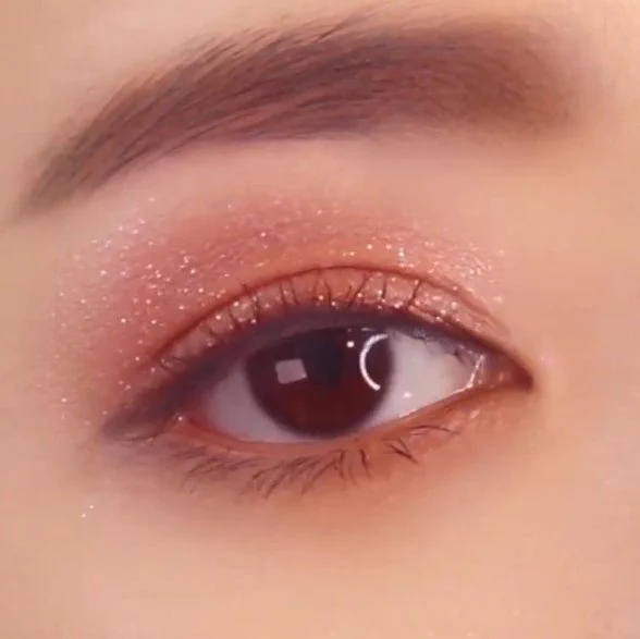 秋冬メイクにぴったり！プチプラのジュエルシャドウが話題！！