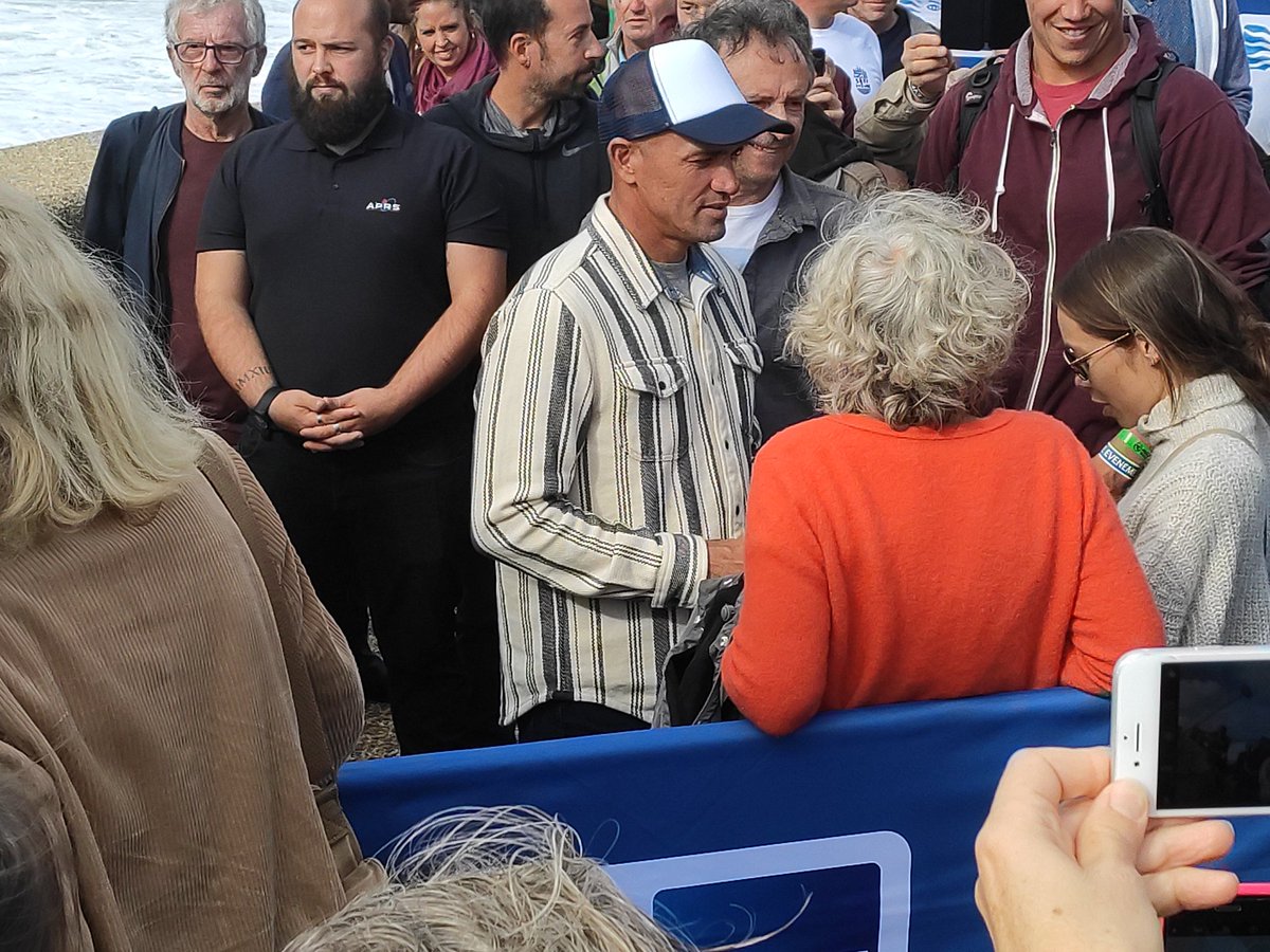 PbTipy's tweet photo. The king was there 😍 hello @kellyslater Happy to see U on @VilleAnglet #happydansmontipy #tipytv https://t.co/Wmhs0z5AAs