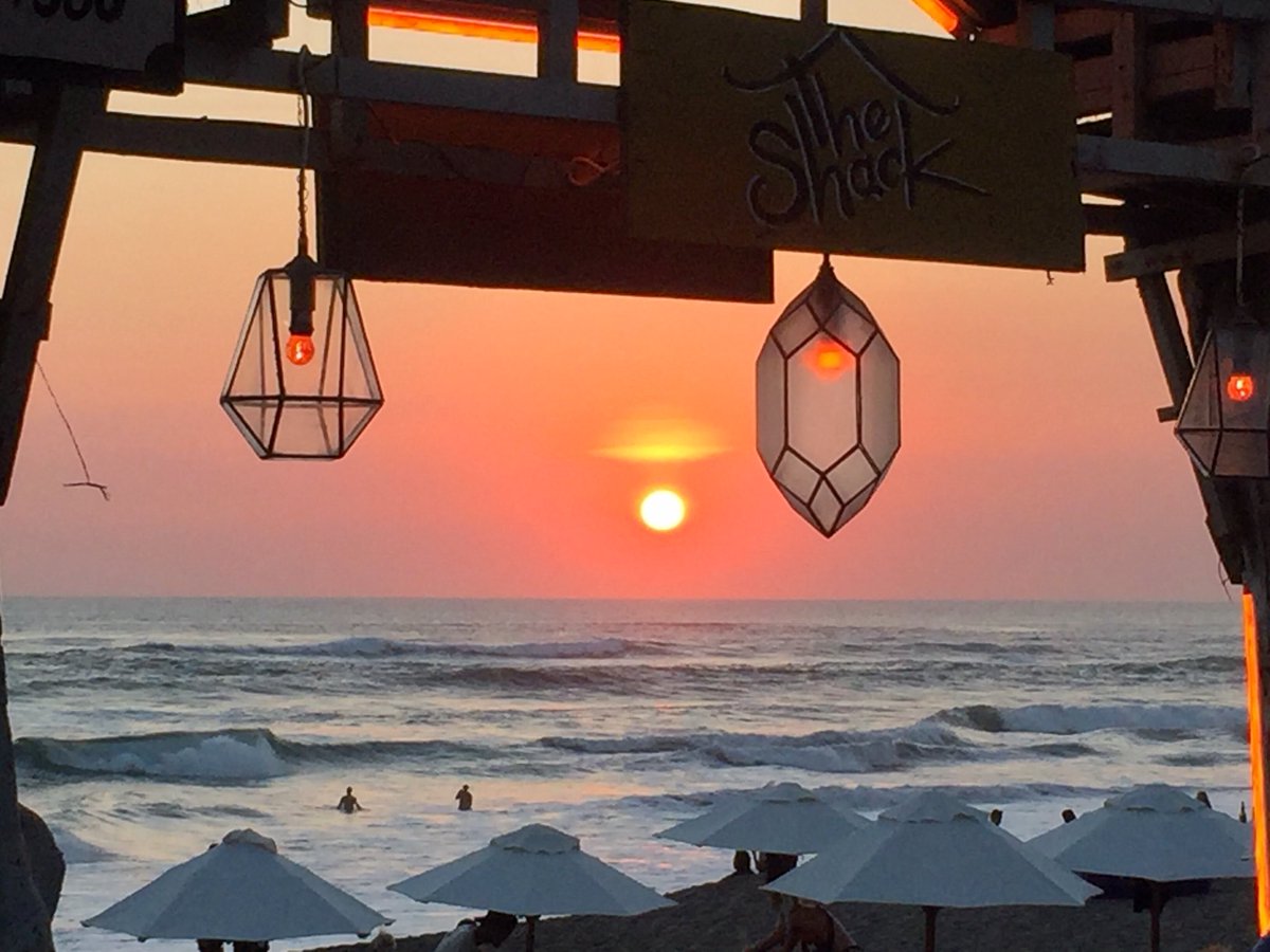 I missed these Bali sunsets... lucky to share this gem from today though #balisunsets #balimagic 

#canggu #berawa #sunset #surf #bali #saltlife @RealSaltLife @StarboardRail @EarthandClouds @PhotographyWx @BeachBarBums #stormhour #thephotohour #travel #wonderfulindonesia