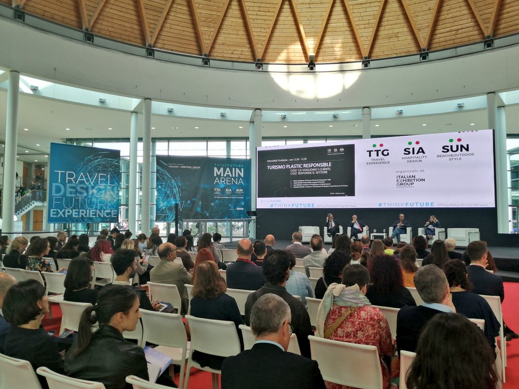 ireschilla's tweet photo. Essere #PlasticFree: ne parliamo a #TTG19 con:

🎙️ Marco Cattaneo di @NatGeoItalia
🎙️Laura Gentile, responsabile del progetto https://t.co/wjT5cxlEq5
🎙️Luca Patanè di @confturismo_it @Confcommercio
🎙️Antonino Rotolo dell'Università di #Bologna

#IEGexpo #Sustainability https://t.co/OfubwEpKQ2