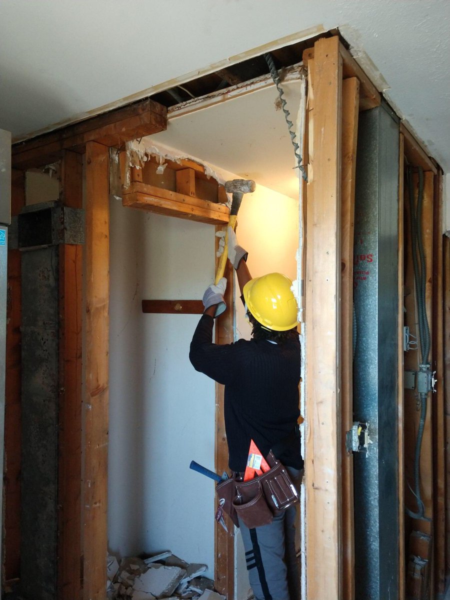 isaiah61project's tweet photo. IP61 is applying their compassion and learning at The Community Mission for their next project! Live action in construction 🔨! #skilledtrades #rebuildingniagarafalls #careertraining https://t.co/wvU4kuGnf7