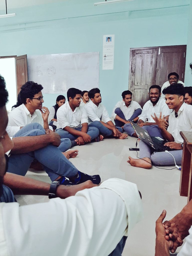 tinkerhubcoet's tweet image. The first ever community meetup of @tinkerhubcoet
.
.
.
Had a lot more attendees than we expected and the group was just 🔥🔥
.
.
.
Thanking all of you amazing people for coming.... #ഇനിയുംവരണം

@TinkerHub
@meharmp
@gksoriginal