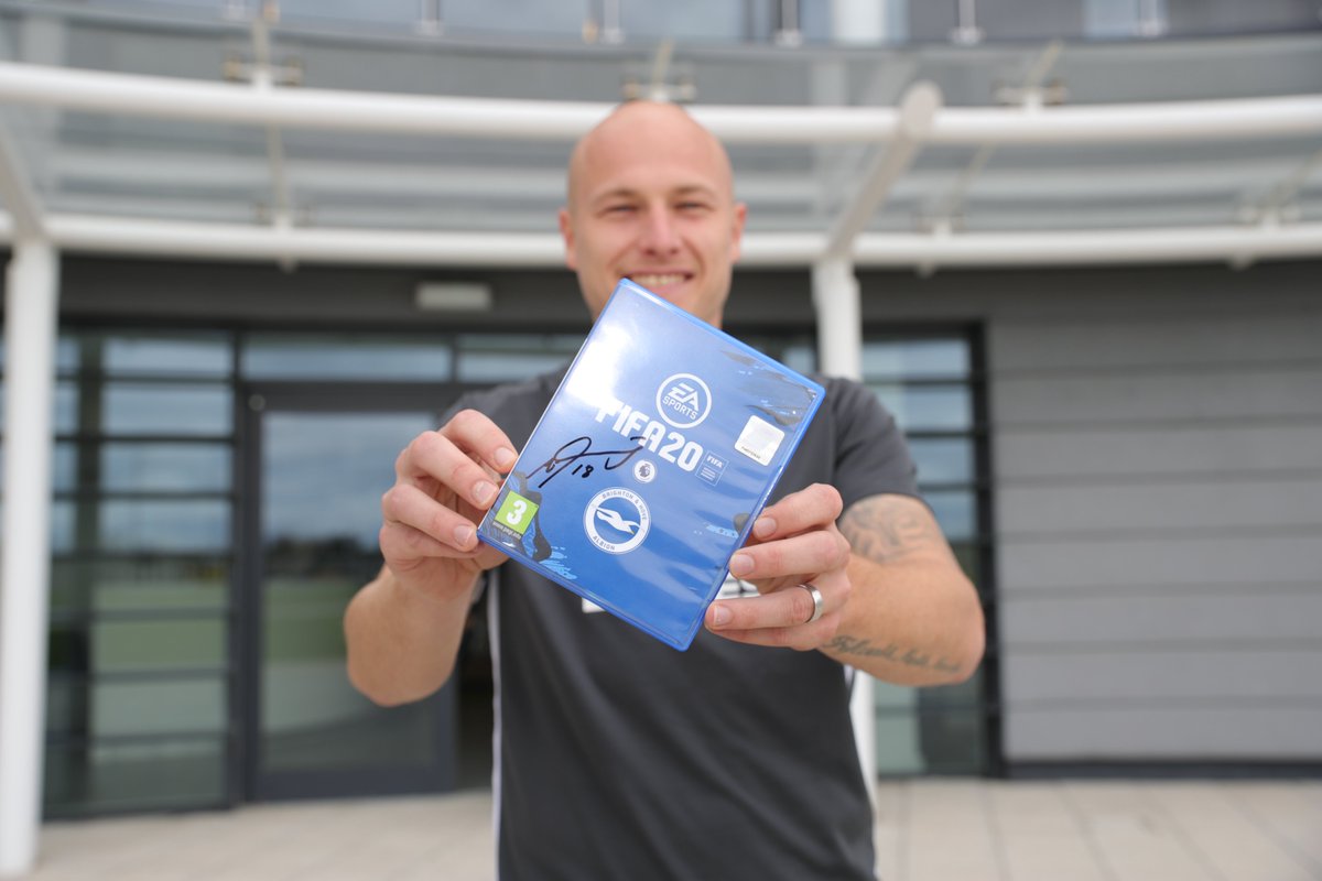 OfficialBHAFC's tweet image. 😃 Guess what? We&apos;ve got another copy of #FIFA20 to give away that&apos;s signed by @AaronMooy!

🙌 RT this tweet before 12pm tomorrow (Friday) for your chance to win! 

#BHAFC 🔵⚪️