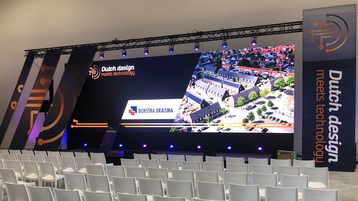 hqledscreen's tweet image. Ons scherm wordt vandaag ingezet bij het 1e Dutch Design meets Technology event. Wat ons betreft kunnen we starten 💪🏼. #DDMT19 ddmt.nl