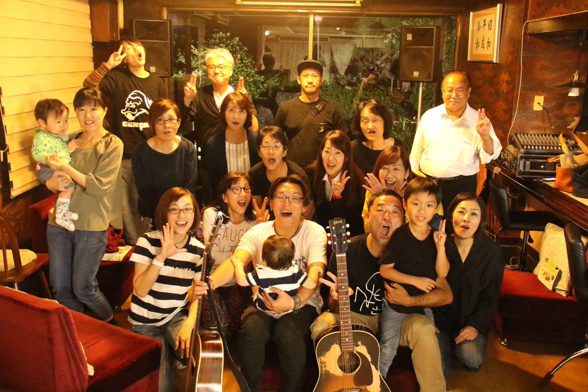 morigenta's tweet photo. 昨日の福山でのYOUとのライブも最高に幸せやったです。
企画してくれたみっちゃん
来てくれたみなさん
YOU
本当にありがとう^ ^

YOUとのライブ
みんなに聴いてほしかなぁ。
一人での演奏と
二人での演奏

単純に二倍にはならんとよね。
音の彩も
本人たちの楽しさも
二倍なんがじゃ桁が違う。 https://t.co/mohPSHuWQR