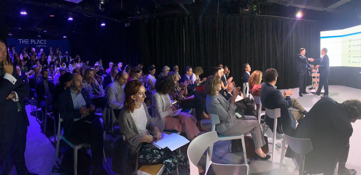 Gracias a <a href="/TheValleyDBS/">The Valley</a> y <a href="/TheValleyTalent/">The Valley Talent</a> por acogernos durante esta jornada tan especial 🔝 #JornadaAEDRH #FUTURO #RRHH