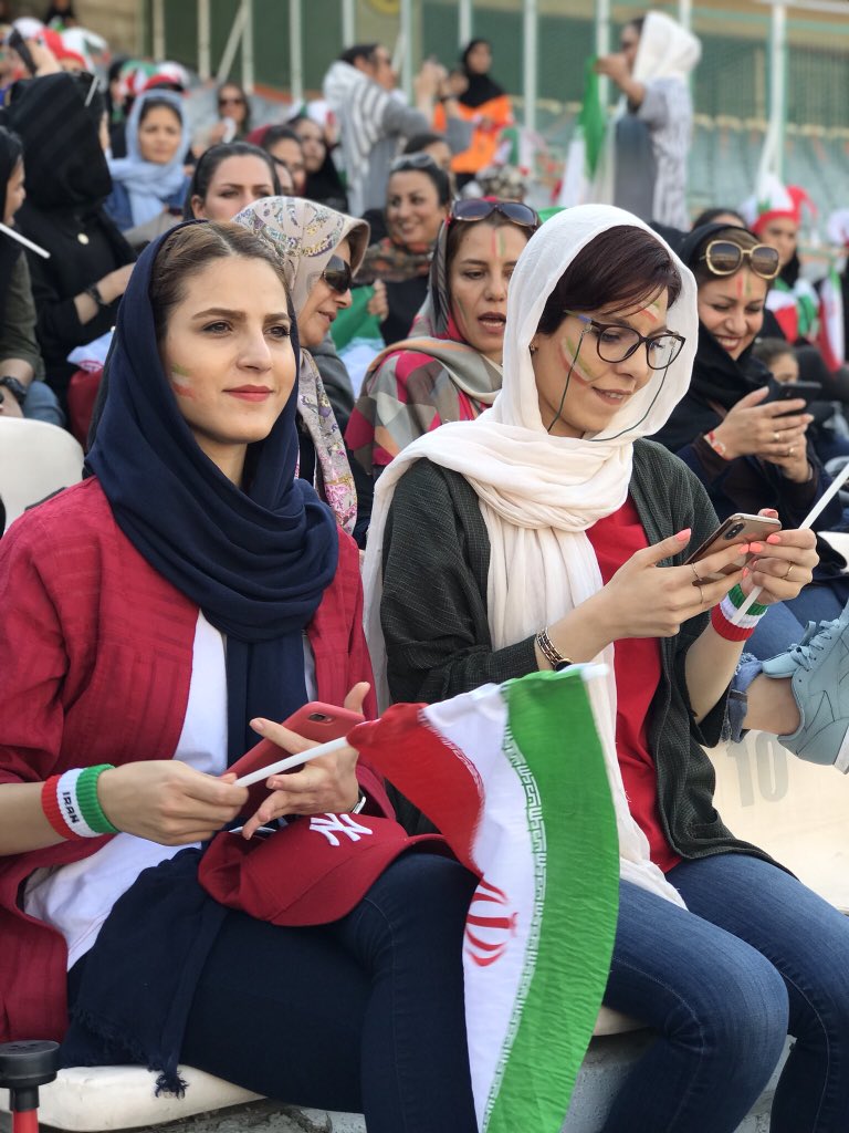 doorkheilydoor's tweet photo. از اینجا میخونیمتون ♥️♥️♥️♥️ https://t.co/lbT72yM3b2