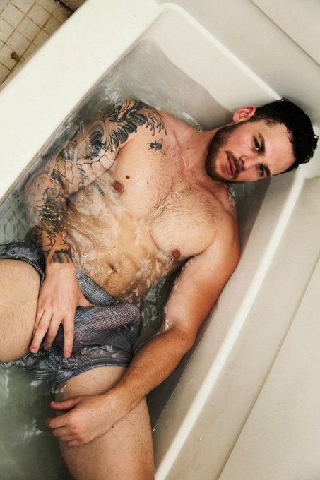 #GAY #GAYXXX #Triplexxx #GayPorn #ChicosDelaRed #gaymuscle #hunk #perfectmanbody #handsomeboy https://t