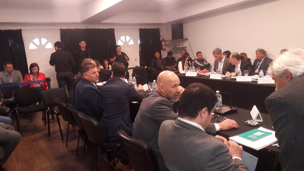 NicolasGil2011's tweet image. #Embrujo Todo listo para la audiencia de cesura de pena.
🔍¿A Correa 12 años?
🔍¿A Gatica 4 años? 
🔍¿A Souza 5 años?
En minutos se conocerá el pedido de pena de los fiscales para cada uno de los imputados.