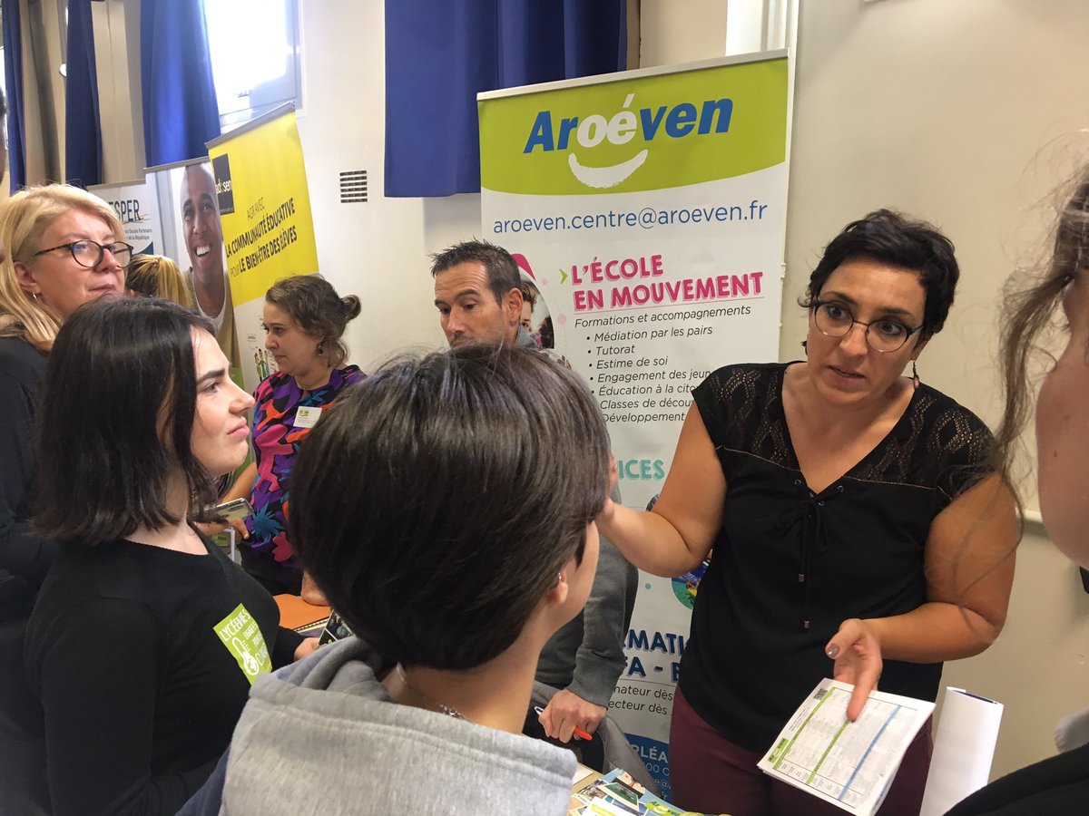 <a href="/Aroeven_Orleans/">Aroeven_OrleansTours</a> <a href="/RCValdeLoire/">Région Centre-Val de Loire</a> <a href="/ac_orleanstours/">Académie d'Orléans-Tours</a> L’éducation populaire est l’un des piliers de la #VieLycéenne que @LesAroeven nous aident à promouvoir en formation et pendant le village des initiatives !

Un grand merci <a href="/Aroeven_Orleans/">Aroeven_OrleansTours</a> pour votre soutien à chaque étape de la réalisation de ce forum ! 🥰