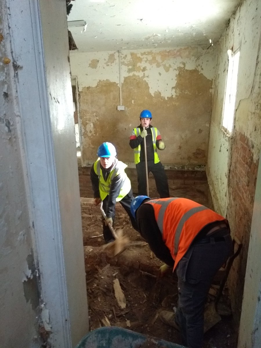nncconstruction's tweet image. Level 2 Maintenance Apprentices,@ThoresbyPark this morning cleaning out and removing a timber floor. Learning about sleeper walls and working on pre 1919 buildings. @nncconstruction @NNC_Worksop @RNN_Training #LearningAtItsBest #WalledGarden