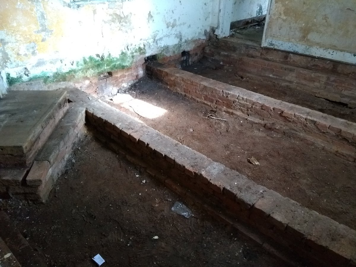 nncconstruction's tweet image. Level 2 Maintenance Apprentices,@ThoresbyPark this morning cleaning out and removing a timber floor. Learning about sleeper walls and working on pre 1919 buildings. @nncconstruction @NNC_Worksop @RNN_Training #LearningAtItsBest #WalledGarden