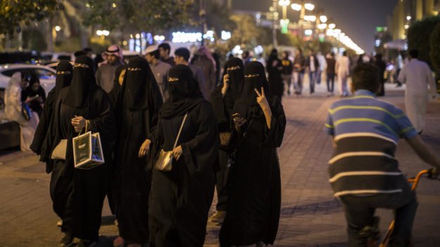 La ultraconservadora Arabia Saudita abre sus puertas al turismo, pero es poco probable que el país se convierta en un destino popular. bit.ly/35lpApX