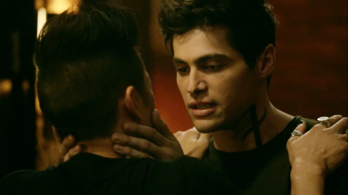 I vote for #Shadowhunters for #TheScifiFantasyShow at the #PCAs 2019 🔥🔥🔥