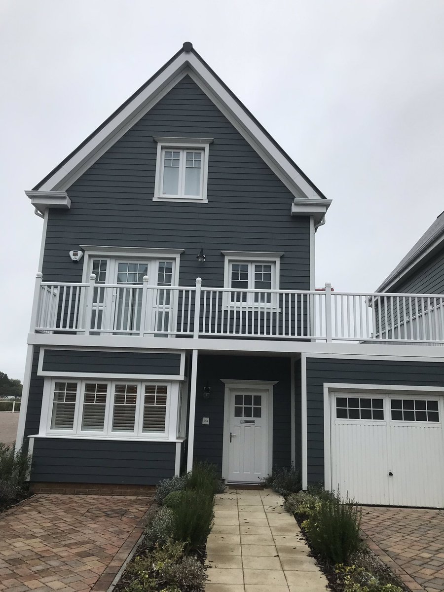 ssshutters's tweet photo. Hardwood shutters installed this week in a new estate in reading. Looking smart and doing their job well. 

☎️ 01344 723128
📱 07770360035
📧 smartstyleshutters@gmail.com
🌐 https://t.co/dgPW0yQi8A

#theshutterman #plantationshutters #hardwoodshutters https://t.co/bg6ffwdFyg