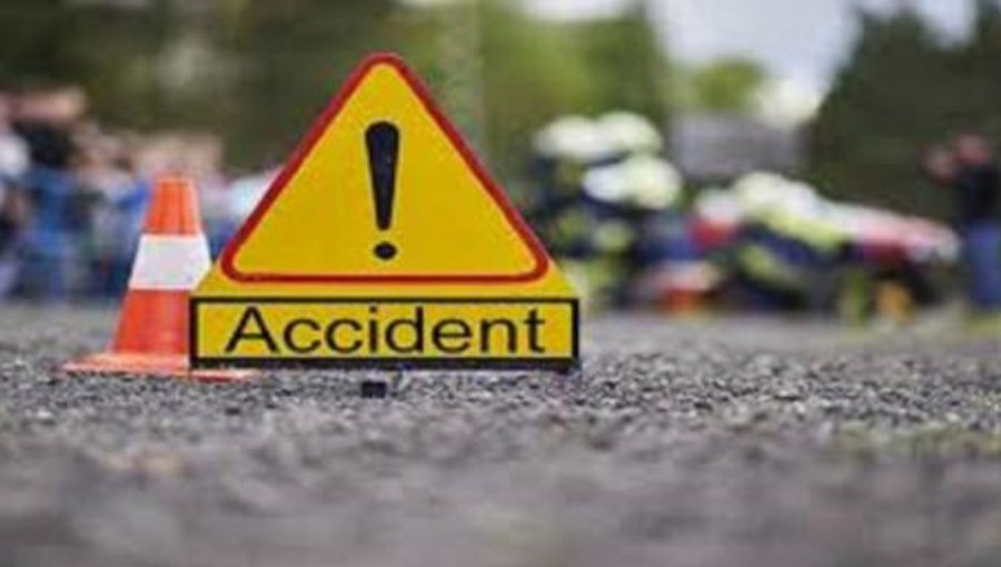 KannadaPrabha's tweet photo. #Chikkodi #Threekilled  #lorrycrashes #durgamataparade

https://t.co/KA7UHe5TIF
ಬೆಳಗಾವಿ: ದುರ್ಗಾ ಮಾತಾ ವಿಸರ್ಜನಾ ಮೆರವಣಿಗೆ ಲಾರಿ ಹರಿದು ಮೂವರ ಸಾವು https://t.co/vgxnmoqaj2