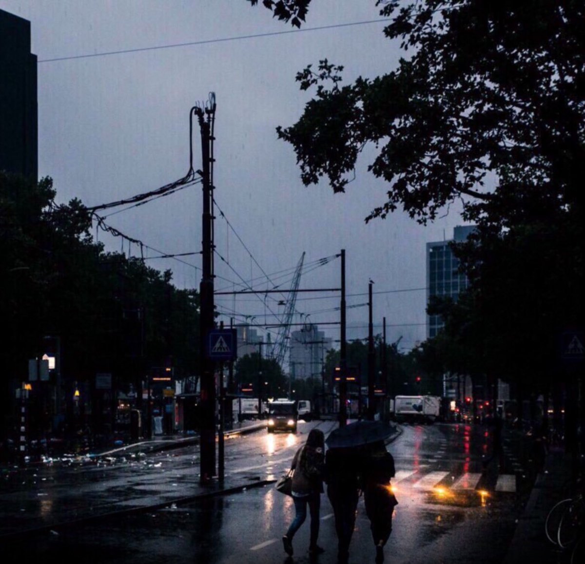 youstereotype's tweet photo. «Дождливая грусть улиц» https://t.co/9mCWUsCION