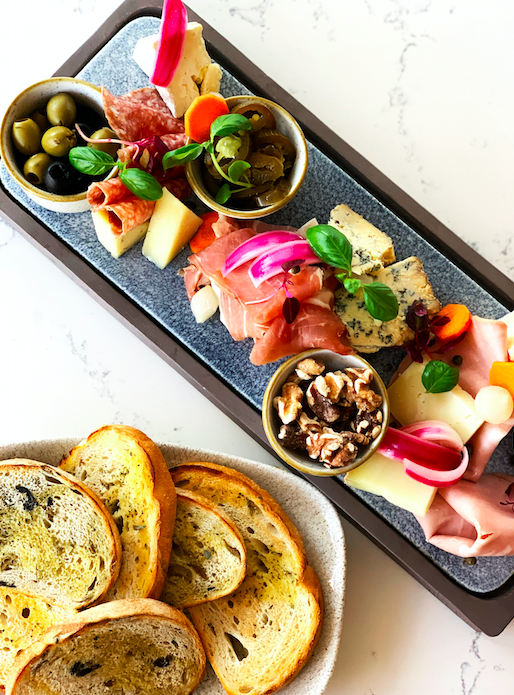 noelsbar's tweet photo. Lunch is better when shared with friends 👭

Our sharing platters are the perfect treat for a working lunch or the start of a stunning meal! 🍴 https://t.co/npizrYXvid