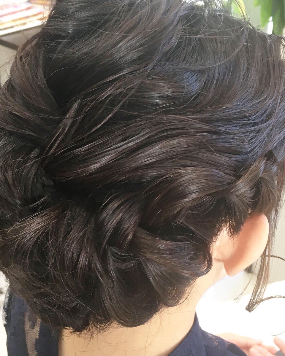 Hair Alouetteヘアアルエット 結婚式ヘアアレンジ 長丁場になるので崩れないようにとだけオーダーをいただきました ゆるっと見えますがゴムで細かく留めてるので崩れにくくなってます 結婚式ヘアセット 結婚式コーデ 結婚式お呼ばれ ヘアアレンジ