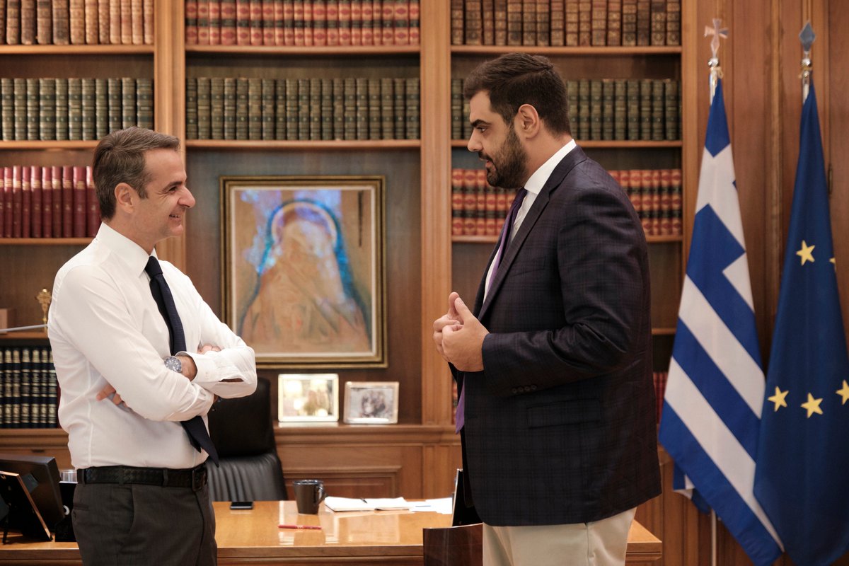 Με τον νέο Πρόεδρο της @ONNED Παύλο Μαρινάκη @pavlmarin. Παύλο, συγχαρητήρια! Σου εύχομαι κάθε επιτυχία στα καθήκοντά σου. Συνεχίζουμε να δίνουμε χώρο και ευκαιρίες στη νέα γενιά. Μην αφήσετε ποτέ κανέναν να βάλει φρένο στις φιλοδοξίες και στα όνειρά σας.