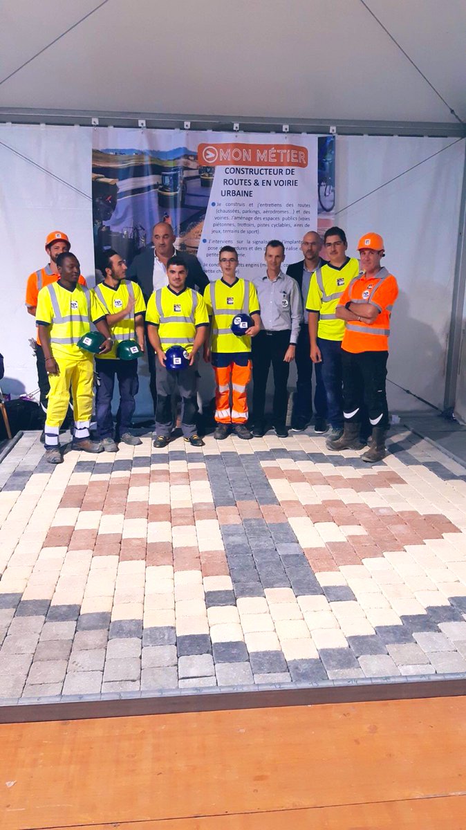 FRTP_MidiPy's tweet photo. Nos apprentis du #CFA de Muret ont fait un petit clin d’œil au @StadeToulousain à l’occasion du #PopUpTP avec les encouragements d’un... Vous le reconnaissez ? 🏉 ✌️ https://t.co/Mmtf4UivsP