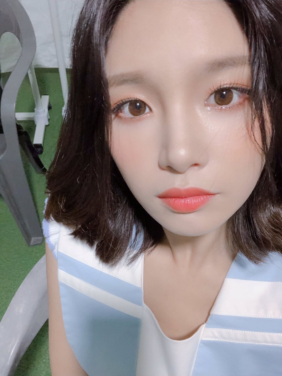 IOK_ALICE's tweet photo. #벨라
다들 오랜만이에요~😋
날씨가 너무너무너무너무추워요ㅜㅜ
곧 제가 견딜 수 없는 추위가 오겠군요!!
감기조심하구 다음주 썬이 브이앱에서만나요~❣️커밍순👍🏻 https://t.co/WHcpyhUcJC