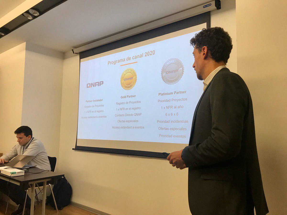QNAPEspana's tweet photo. ¡Buenos días desde Barcelona! En #QNAP apostamos por la formación como valor añadido, por eso estamos realizando un #training sobre #BACKUP para los miembros de nuestro #QNAPPartnerProgram 
Más información sobre nuestro programa 👇
https://t.co/iB1vCx7fIP https://t.co/VvYSDv13t3