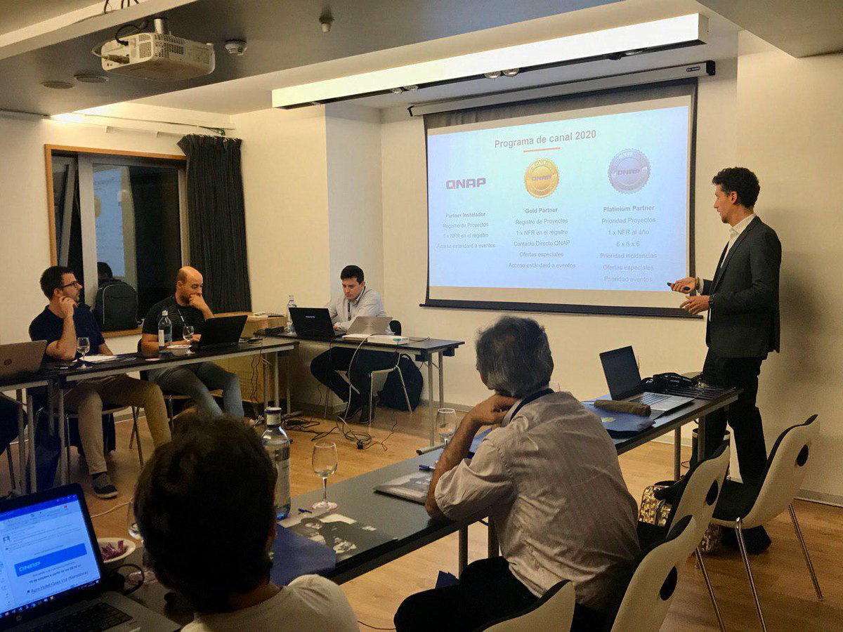 QNAPEspana's tweet photo. ¡Buenos días desde Barcelona! En #QNAP apostamos por la formación como valor añadido, por eso estamos realizando un #training sobre #BACKUP para los miembros de nuestro #QNAPPartnerProgram 
Más información sobre nuestro programa 👇
https://t.co/iB1vCx7fIP https://t.co/VvYSDv13t3