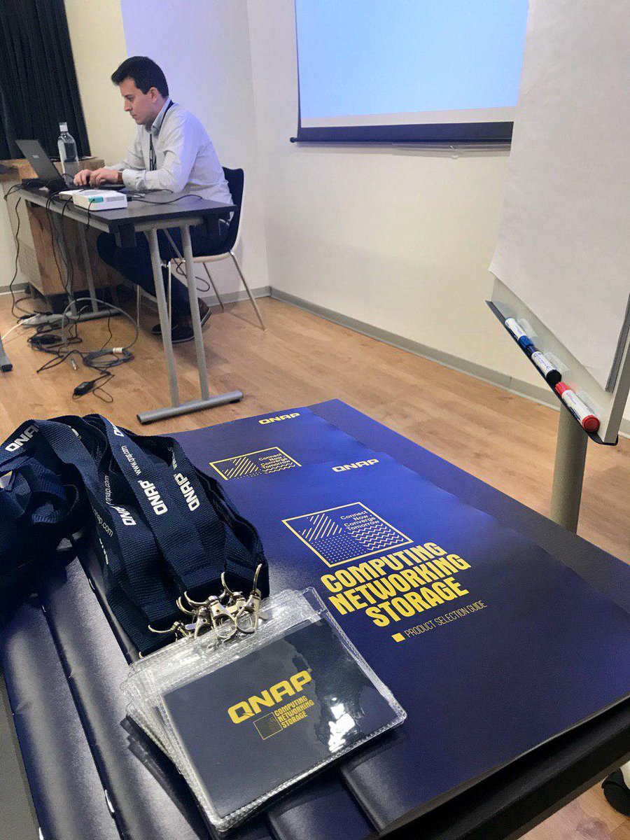 QNAPEspana's tweet photo. ¡Buenos días desde Barcelona! En #QNAP apostamos por la formación como valor añadido, por eso estamos realizando un #training sobre #BACKUP para los miembros de nuestro #QNAPPartnerProgram 
Más información sobre nuestro programa 👇
https://t.co/iB1vCx7fIP https://t.co/VvYSDv13t3