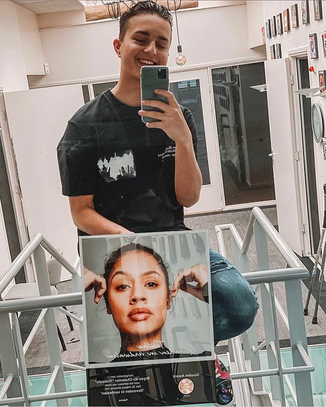 GEFELICITEERD @TROBEATS! ✨ Een Gouden Award voor het behalen van 30 miljoen streams met ‘Gevonden in Verdwalen’ met @tabithamusik 👑🏆 #TOPBILLIN #Trobeats #Tabitha ift.tt/2AWALr9