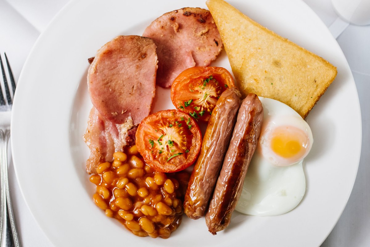 LindumStAnnes's tweet photo. Start the day the right way. After a restful night of sleep, it's time to fuel up for the day with local fruits, fresh pastries, crunchy cereals, and a hearty full English! #breakfastinthebag https://t.co/y1vGsV2KOM
