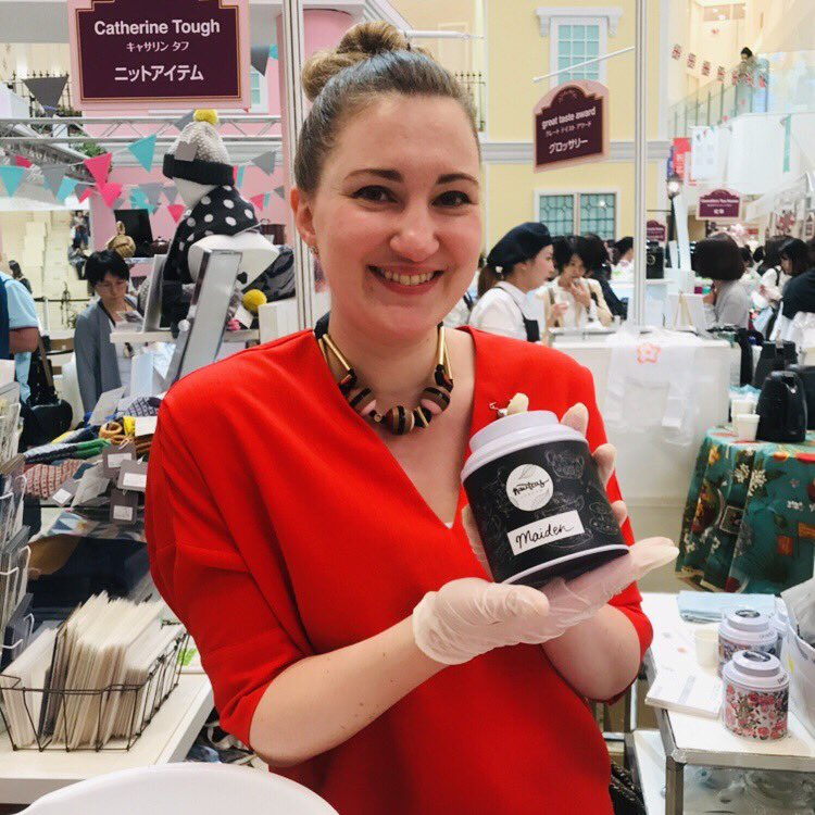 【使用人より】本日は定休日。なのでお勉強も兼ねて英国フェアに足を運びました。
ふわりと甘い香りにつられて…nauteas london のオリジナルブレンドオーダー枠がギリギリ空いてたので当店オリジナルブレンドをお願いすることができました！

直営店が日本にないブランド様の当店限定ブレンドです…