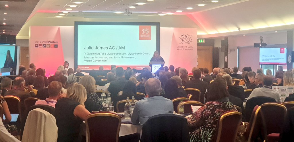 Great to be @LibertyStadium today for the 1st day of the All Wales Public Service Leaders’ Summit 2019 @AcademiWales

@JulieJamesAM kicks things off 'we all have a shared purpose to make Wales a better place' 👍🏾 
#OneWelshPublicService #AcademiWales