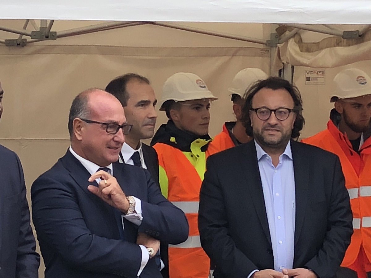Belle inauguration du Carrefour des Collectivités locales #Besancon ... 1500 personnes attendues en 2 jours ! <a href="/FRTPBourgogne/">FRTP BFC</a> <a href="/cavagneb/">Bruno Cavagné</a> <a href="/AlainGRIZAUD/">Alain Grizaud</a> <a href="/villedebesancon/">Ville de Besançon</a> <a href="/Doubscd25/">Doubs</a> <a href="/Prefet25/">Préfet du Doubs</a>
